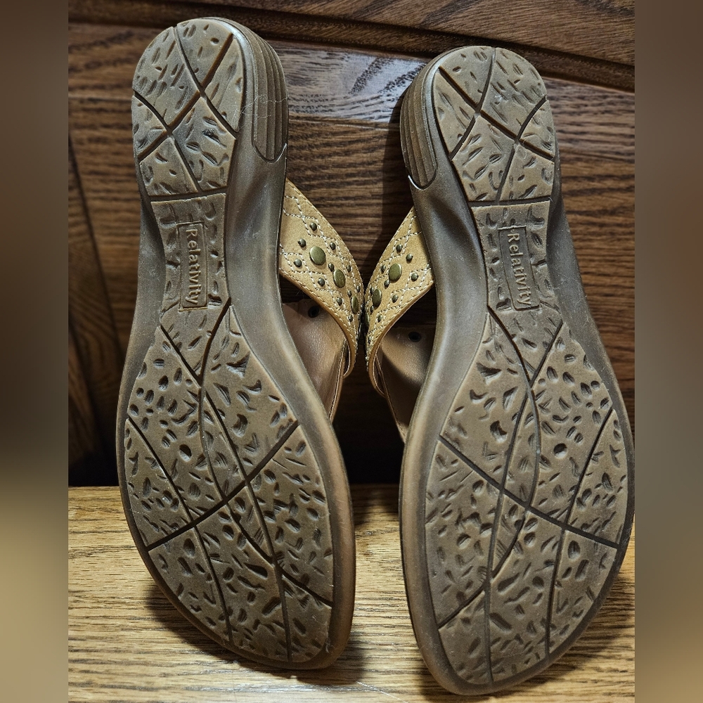 Relativity Sandals - Picture 3 of 4
